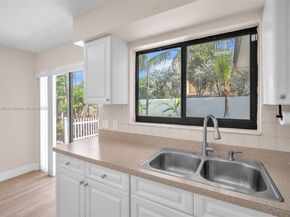 11310 NW 35th St, Sunrise FL 33323