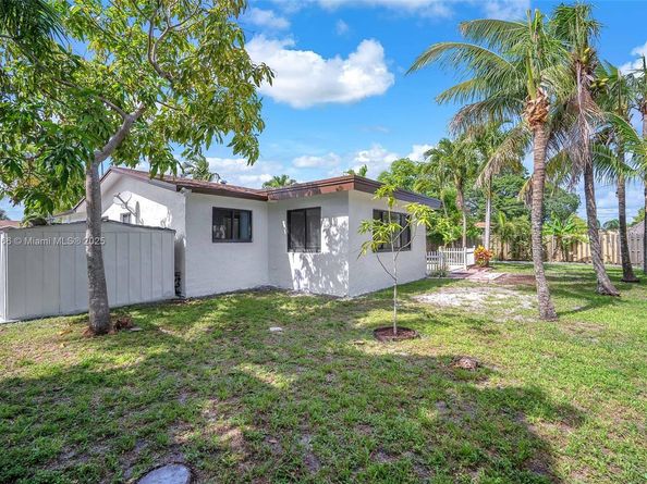 11310 NW 35th St, Sunrise FL 33323