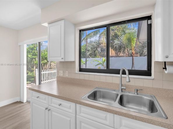 11310 NW 35th St, Sunrise FL 33323