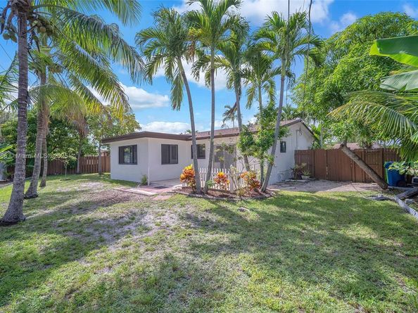 11310 NW 35th St, Sunrise FL 33323