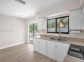 11310 NW 35th St, Sunrise FL 33323