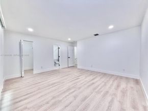 404 Sandtree Dr, Palm Beach Gardens FL 33403