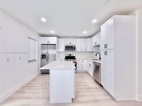 404 Sandtree Dr, Palm Beach Gardens FL 33403