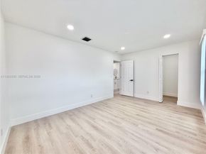 404 Sandtree Dr, Palm Beach Gardens FL 33403