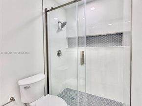404 Sandtree Dr, Palm Beach Gardens FL 33403
