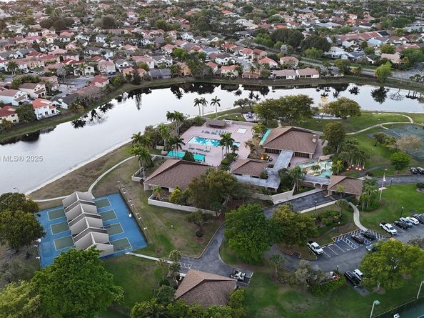 Undisclosed Address #A11863103, Miami FL 33185