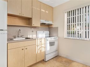 535 W 51st St, Miami Beach FL 33140