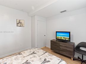 810 7th St 102, Miami Beach FL 33139