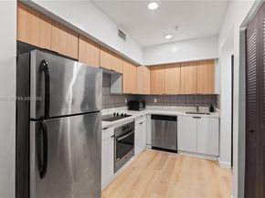 810 7th St 102, Miami Beach FL 33139