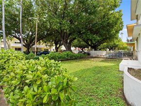 810 7th St 102, Miami Beach FL 33139