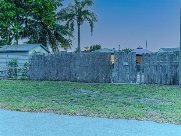 921 N 31st Ct, Hollywood FL 33021