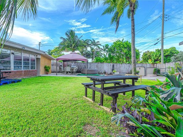 921 N 31st Ct, Hollywood FL 33021