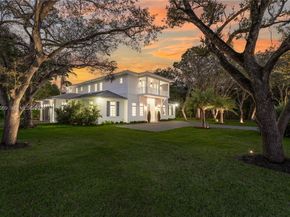 7605 SW 71st Ave, Miami FL 33143