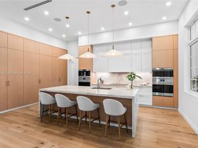 7605 SW 71st Ave, Miami FL 33143