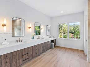 7605 SW 71st Ave, Miami FL 33143