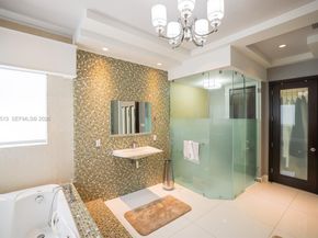 11143 NW 72nd Ter, Doral FL 33178