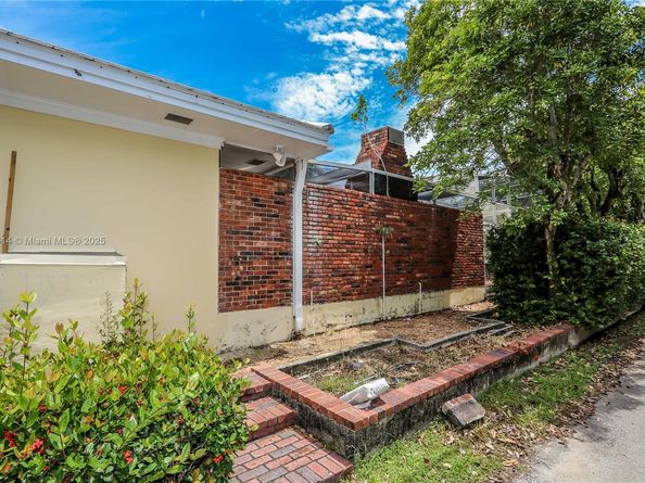 1022 Jefferson St, Hollywood FL 33019