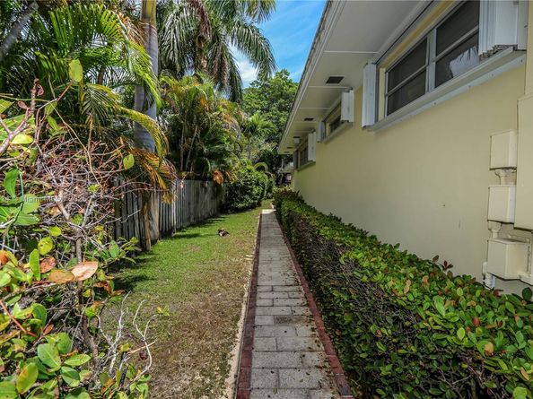 1022 Jefferson St, Hollywood FL 33019