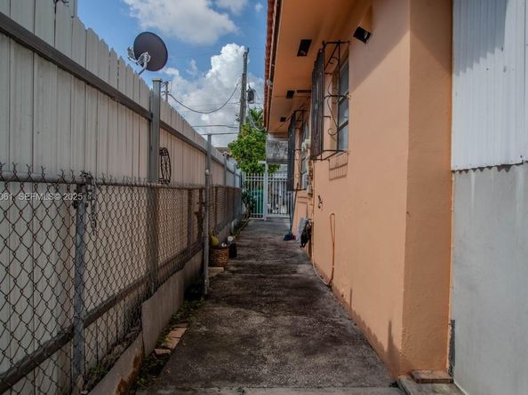 791 NW 22nd Pl, Miami FL 33125