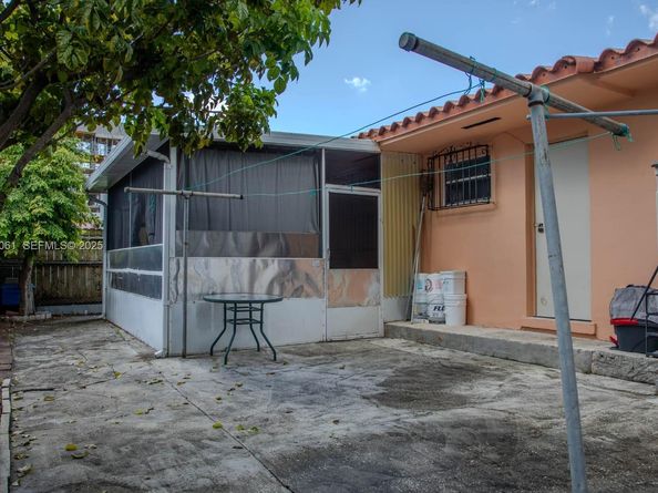 791 NW 22nd Pl, Miami FL 33125