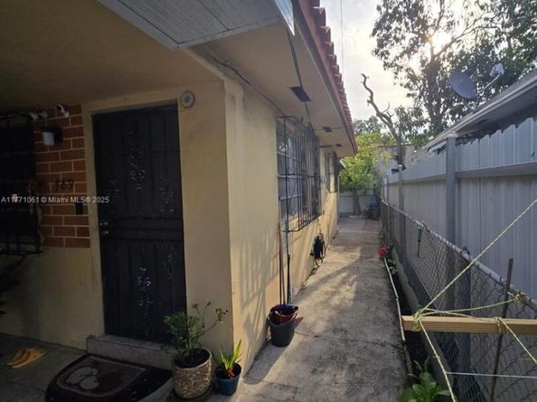 791 NW 22nd Pl, Miami FL 33125