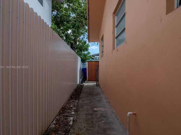 791 NW 22nd Pl, Miami FL 33125