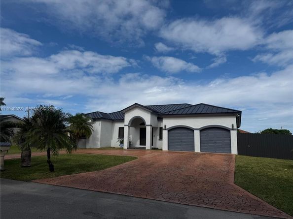 13205 SW 218th Ter, Miami FL 33170