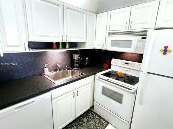 182 Ellesmere D 182, Deerfield Beach FL 33442