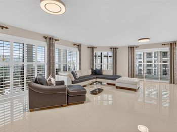 200 E Palmetto Park Rd