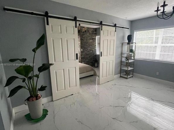 5717 Mayo St, Hollywood FL 33023