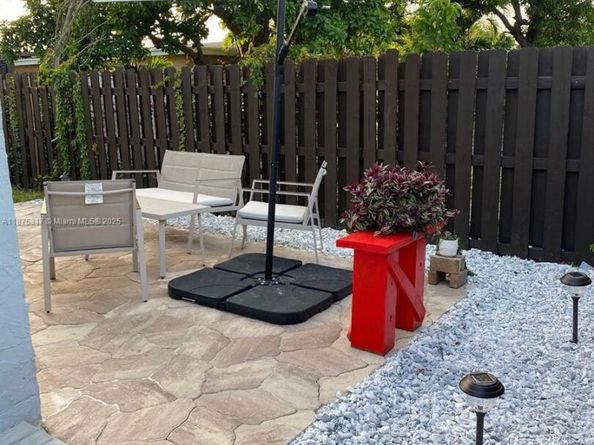 5717 Mayo St, Hollywood FL 33023
