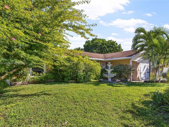 100 N Park Rd N, Royal Palm Beach FL 33411