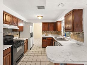 100 N Park Rd N, Royal Palm Beach FL 33411