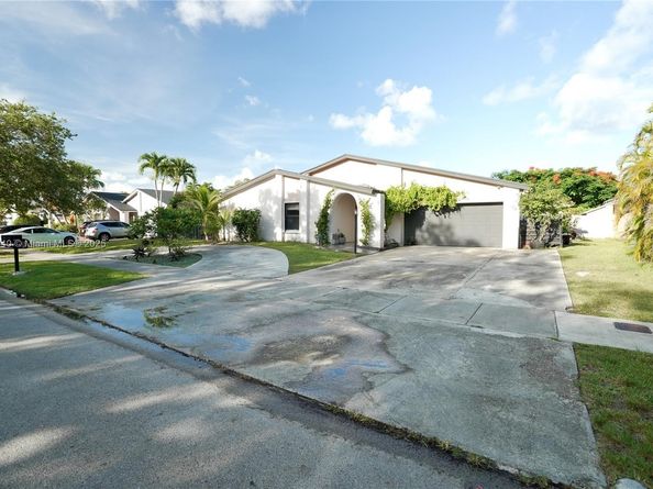 10605 SW 132nd Ct, Miami FL 33186