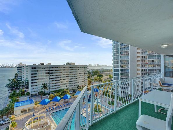 7601 E Treasure Dr 1120, North Bay Village FL 33141