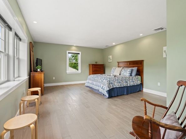 86 Lynn Fells Pkwy, Saugus MA 01906