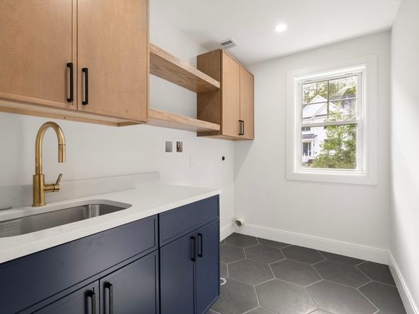 2 Spring Meadow Dr, Southborough MA 01772