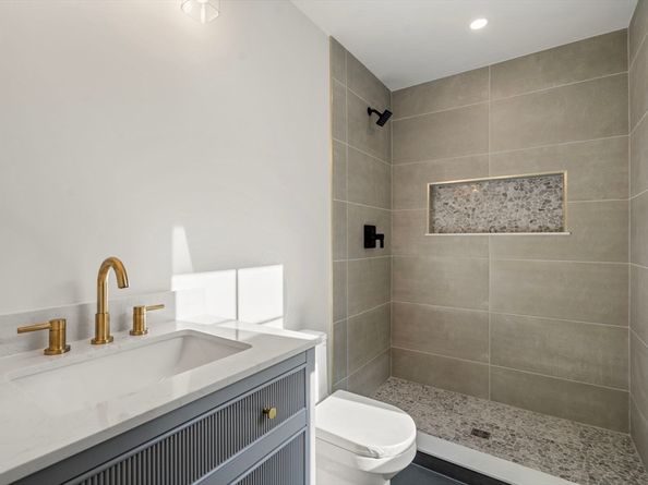 2 Spring Meadow Dr, Southborough MA 01772