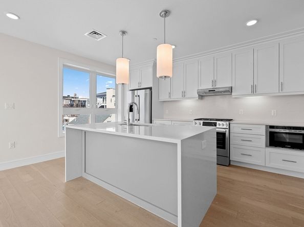 301 Border Street 601, Boston MA 02128