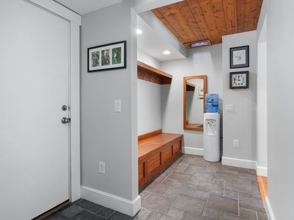 39 Westbrook Ln, Westwood MA 02090