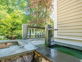 39 Westbrook Ln, Westwood MA 02090