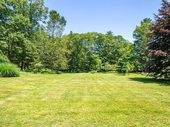 39 Westbrook Ln, Westwood MA 02090