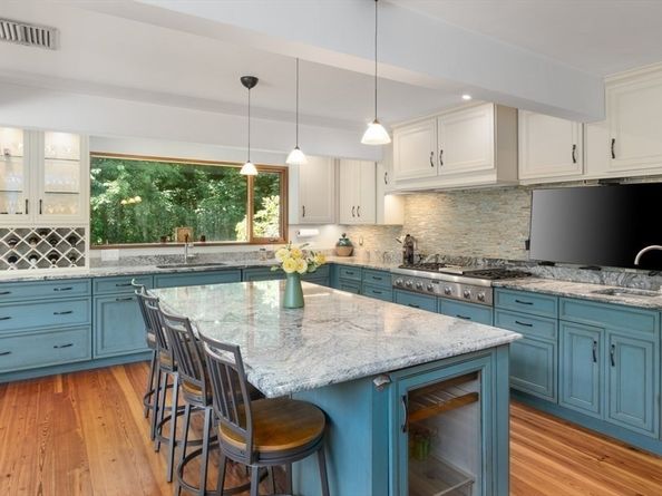 39 Westbrook Ln, Westwood MA 02090