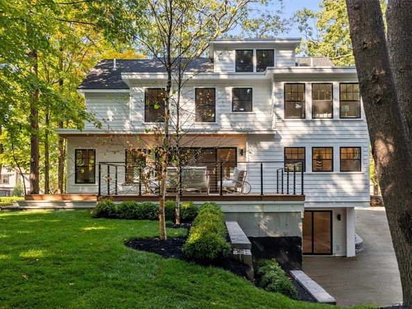 100 Varick Rd, Newton MA 02468