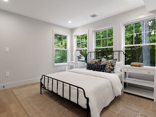 100 Varick Rd, Newton MA 02468