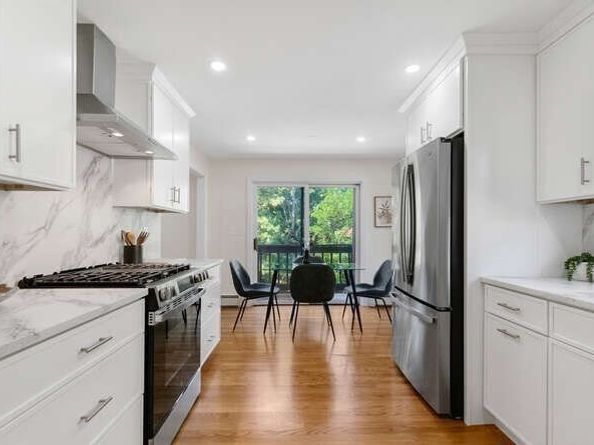 29 Cottage St 29, Newton MA 02464