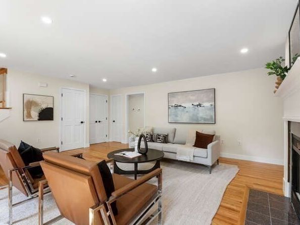 29 Cottage St 29, Newton MA 02464