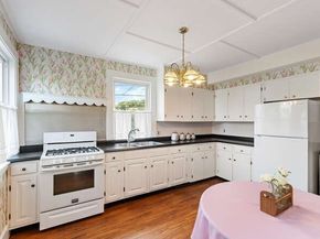 6 Beauport Ave, Gloucester MA 01930