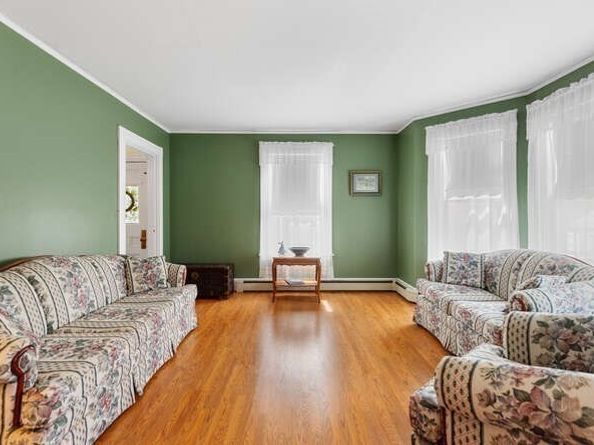 6 Beauport Ave, Gloucester MA 01930