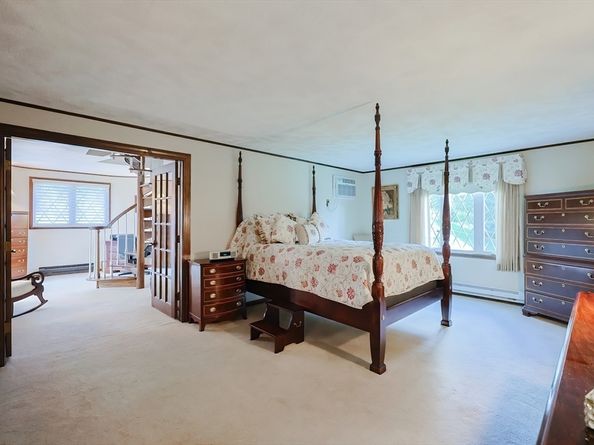 68 Catamount Rd, Tewksbury MA 01876